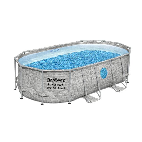 , Swimmingpool – Delvist nedgravet pool med terrasse/tagdæk på budget